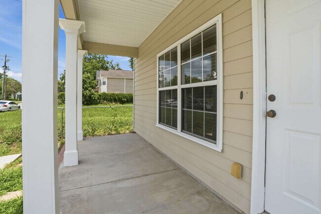 Building Photo - Beautifully Renovated 3 BD 3 BA Single Family Home Near Florida State University Campus.