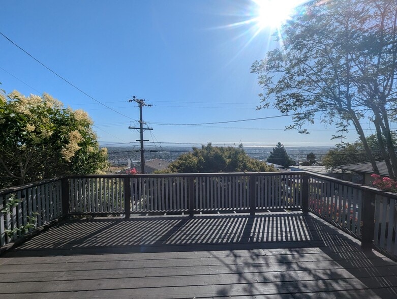 front deck - 16650 Rolando Ave