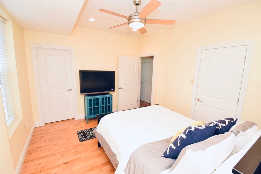 Building Photo - 4376 Olive St