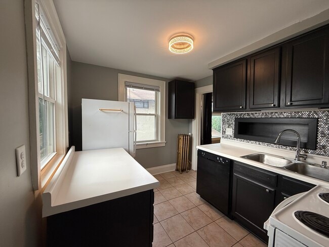 Building Photo - 780 Curfew St