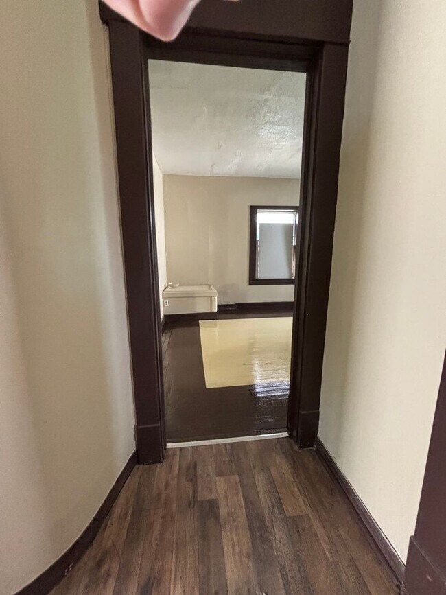 Building Photo - Newly Renovated 4 Bedroom Home