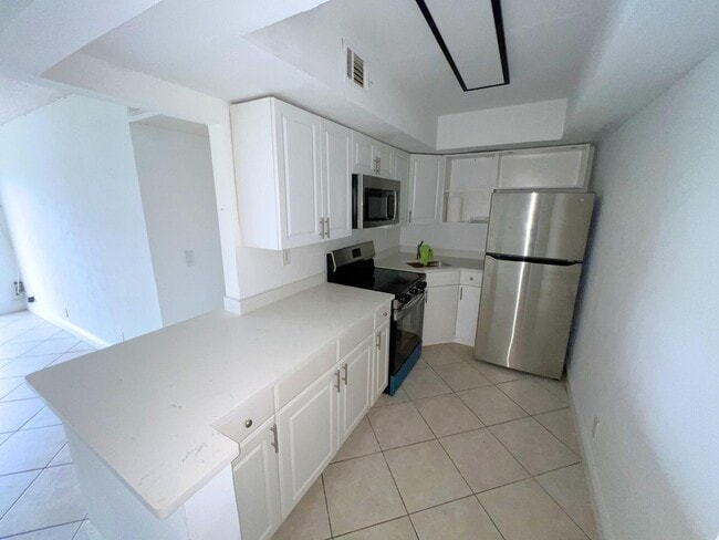 Building Photo - 3700 N Pine Island Rd