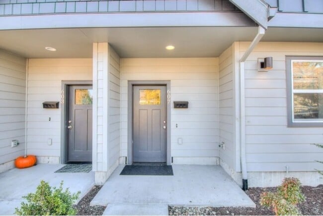 Building Photo - 607 NE 92nd Ave