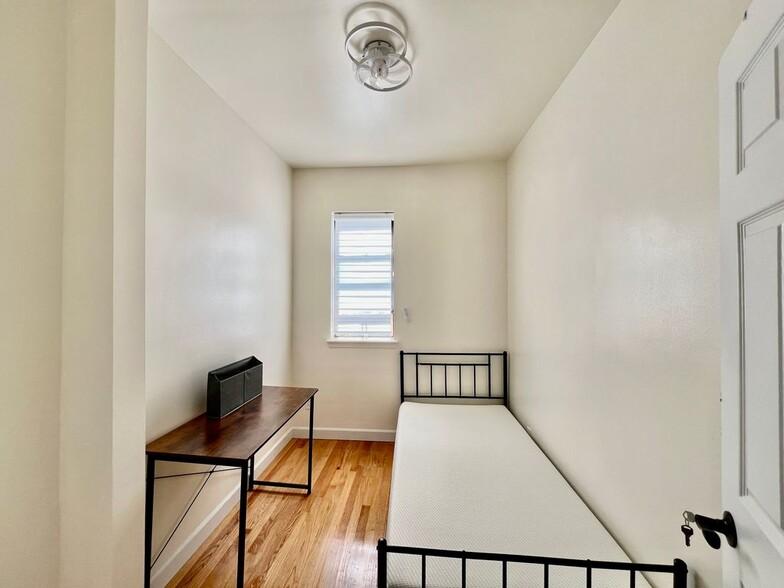 Building Photo - 21-37 33rd Street, 3E