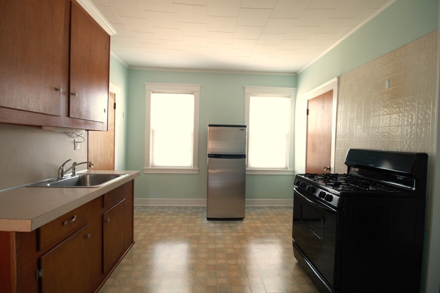 Kitchen - 112 Prospect St