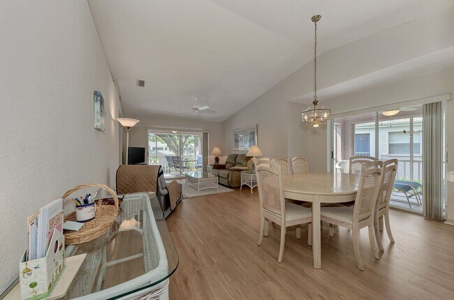 Building Photo - GEORGOUS 2 BEDROOM, 2BATHROOM, TURN KEY FU...