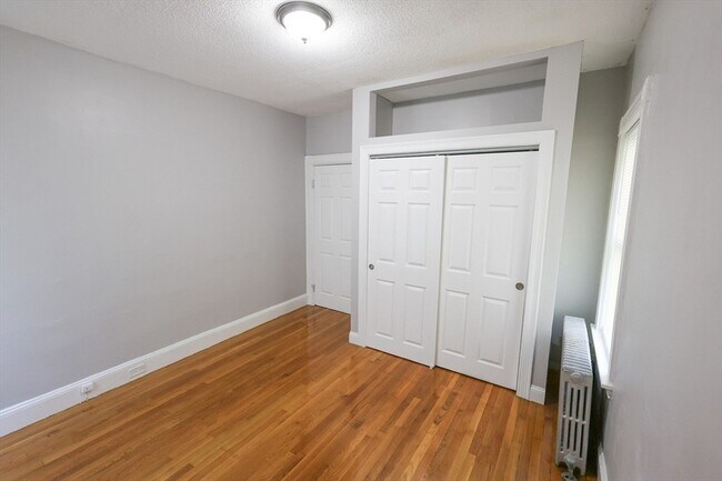 Building Photo - 129 Draper St