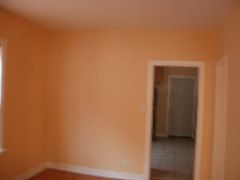 Building Photo - 1706 N Mayfield Ave