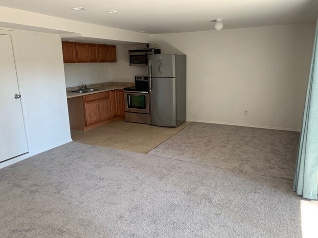 Building Photo - Beautiful and spacious 3 bed + office area...