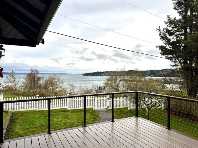 Building Photo - So close to the water you can hear the ferry announcements....oh and the sunrise is spectacular