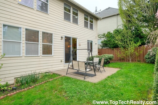Building Photo - Beautiful 4 Bedroom | 2.5 Bathroom | 2,540 Sqft. Home | Central A/C | Solar Panels | Located in B...