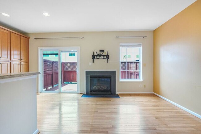 Building Photo - 1606 Wilcox Ave