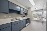 Building Photo - 9616 Long Point Rd