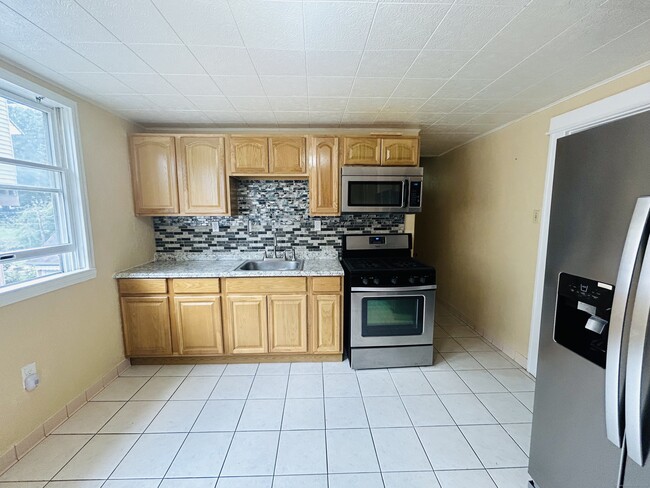 Building Photo - 25 Holbrook St