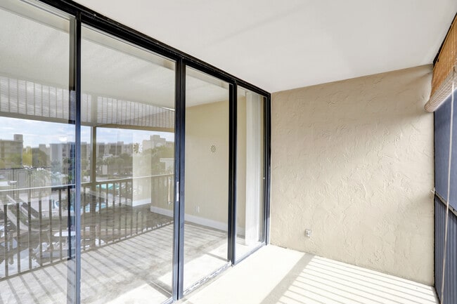 Building Photo - 3 Royal Palm Way