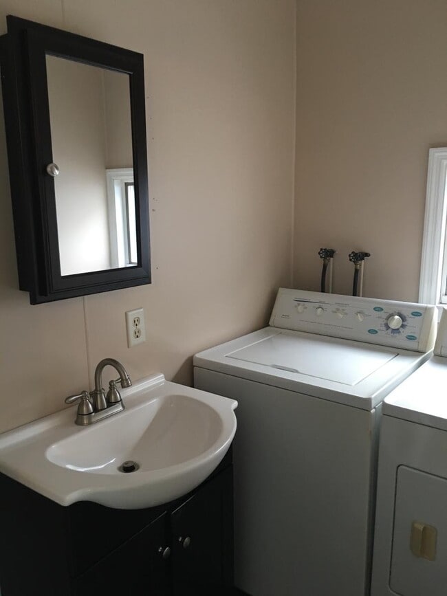 Building Photo - 20 Bowman Rd