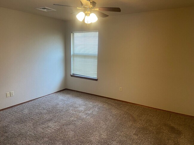 Building Photo - Beautiful 2 bed 2 bath home in a great location!!