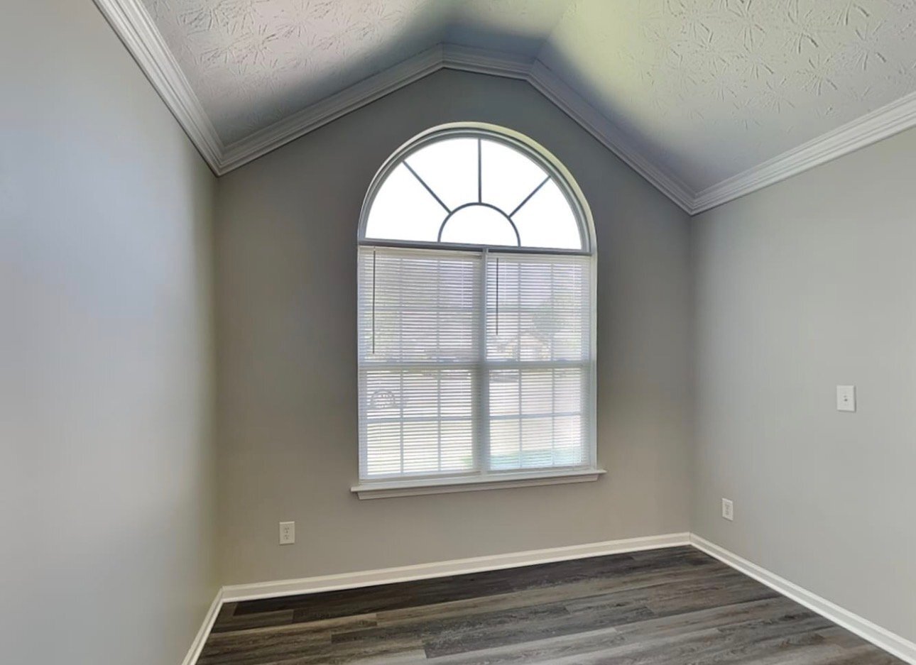 Building Photo - 2621 Fairstone Ave