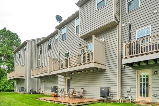 Building Photo - 1503 Pointe View Dr