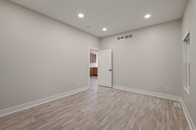 Building Photo - WELCOME HOME!