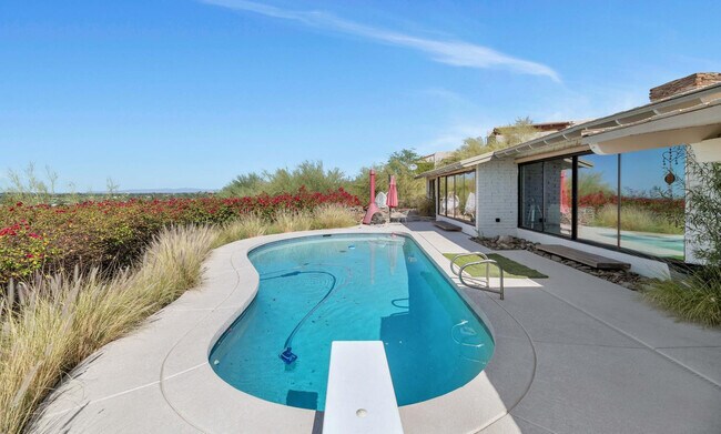 Building Photo - 5526 Camelback Canyon Dr