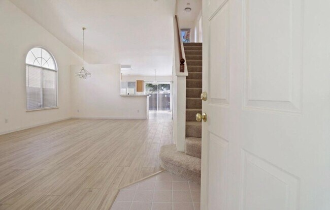 Building Photo - 5451 Governor Cir