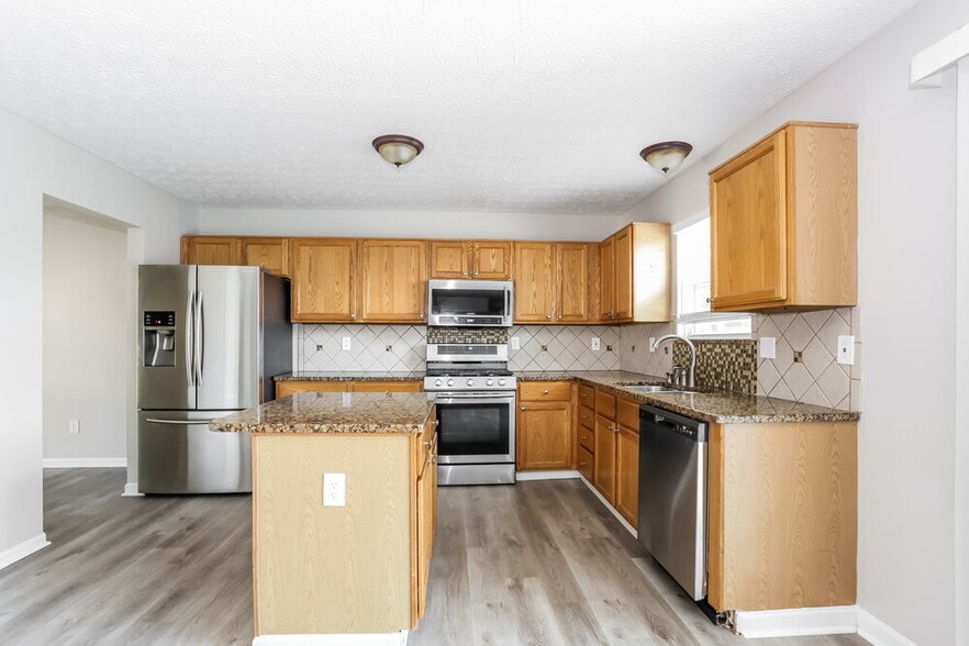 Building Photo - 8402 Lucerne Dr