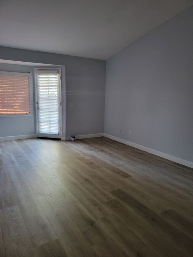 Building Photo - Home in a Quiet Neighborhood in Moreno Valley