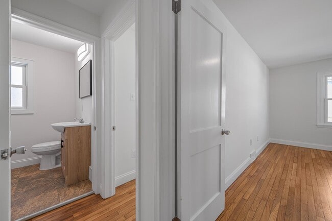 Building Photo - 4924 Greenwood St