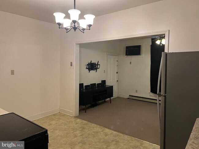 Building Photo - 110 S Charles St