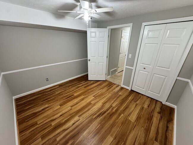 Building Photo - Spacious 4 Bedroom in Fern Creek