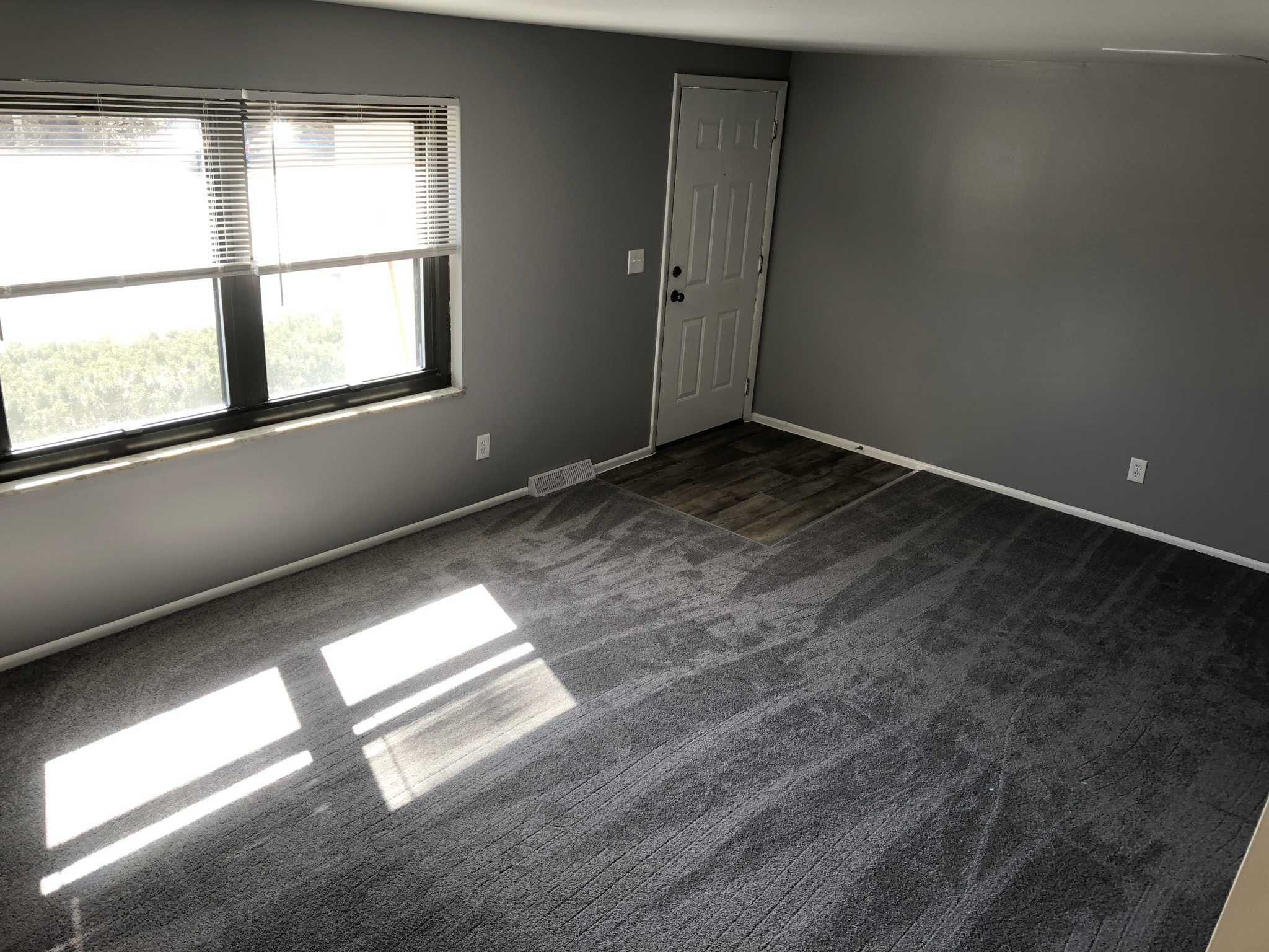 living room - 2915 Columbus St