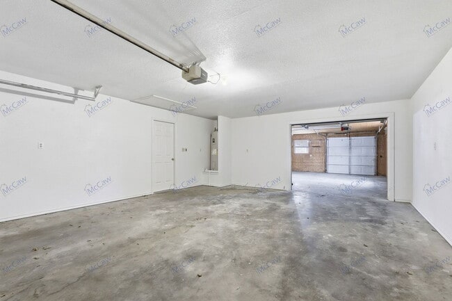 Building Photo - 702 N Walnut St