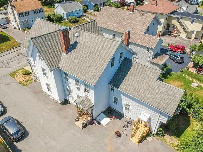 Building Photo - 10 Clinton St