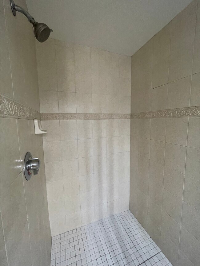 Building Photo - 122 Key Haven Ct