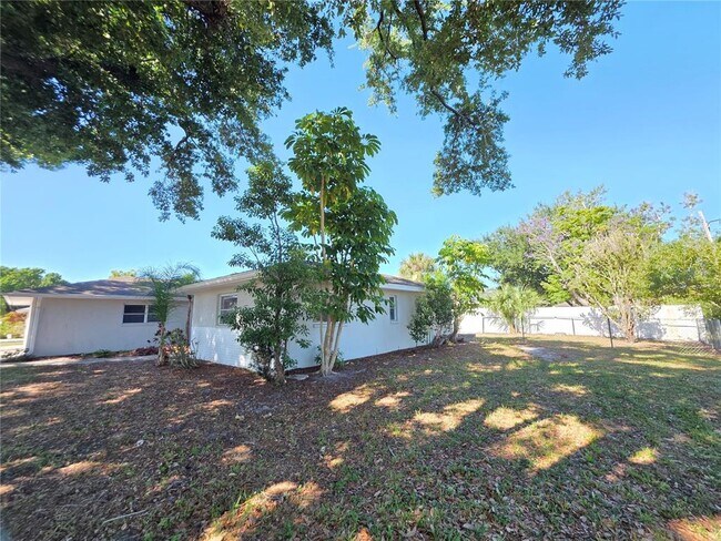 Building Photo - 1770 Elm Dr