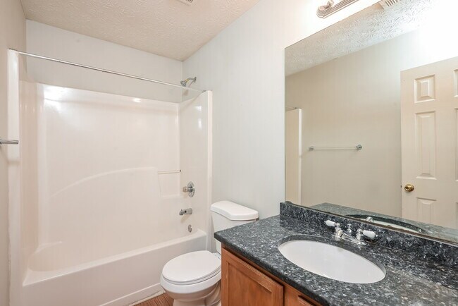 Building Photo - 154 Springbottom Dr SE