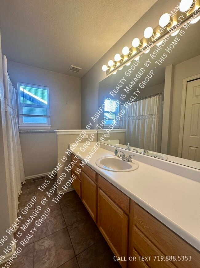 Building Photo - 1266 Mt Estes Dr