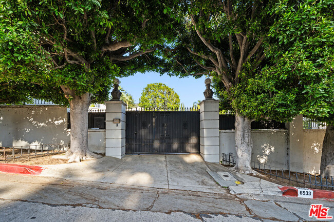 Building Photo - 6533 Cahuenga Terrace