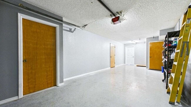 Building Photo - 9479 Tara Cay Ct