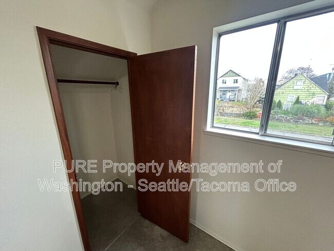 Building Photo - 3832 S Cushman Ave