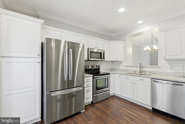 Building Photo - 2169 Sewanee Dr