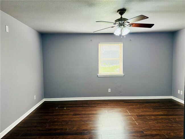 Building Photo - 2714 W Fir St