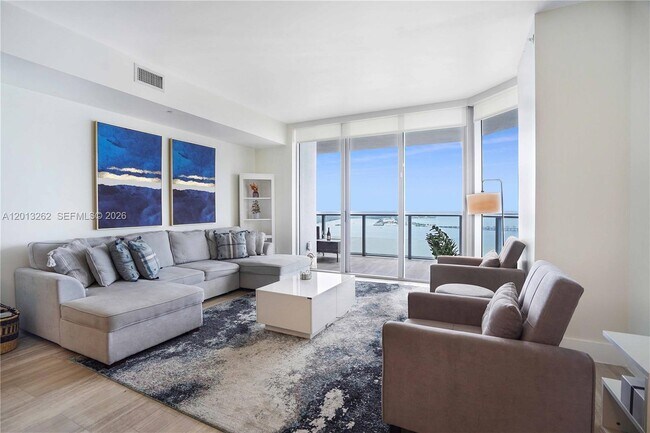 Building Photo - 1300 Brickell Bay Dr