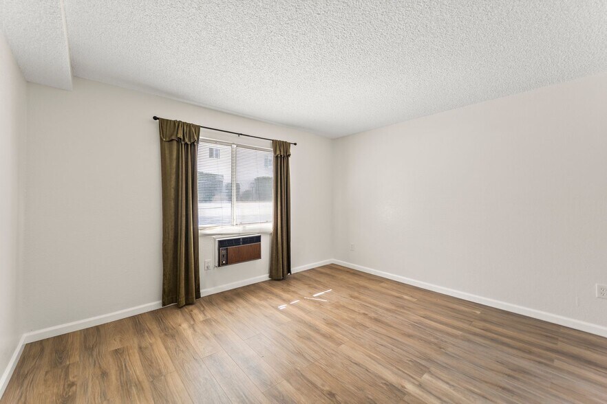 Building Photo - 18530 Hatteras St