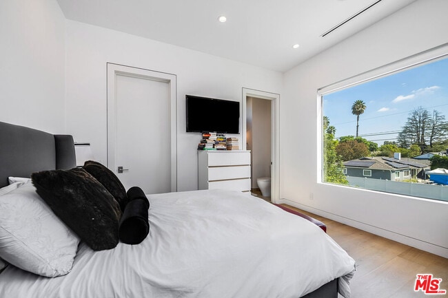 Building Photo - 5101 Rubio Ave