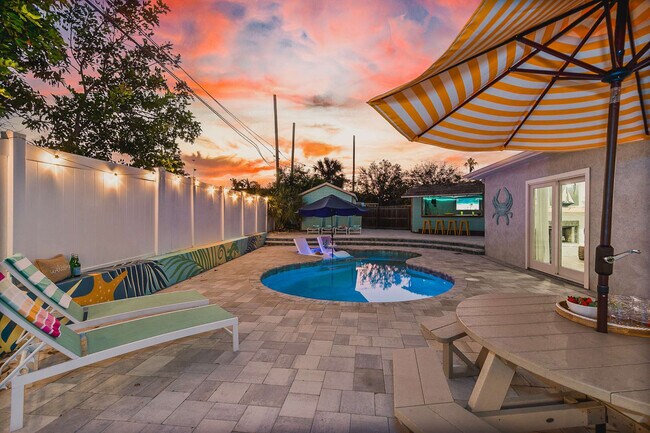 Building Photo - 6660 Date Palm Ave S