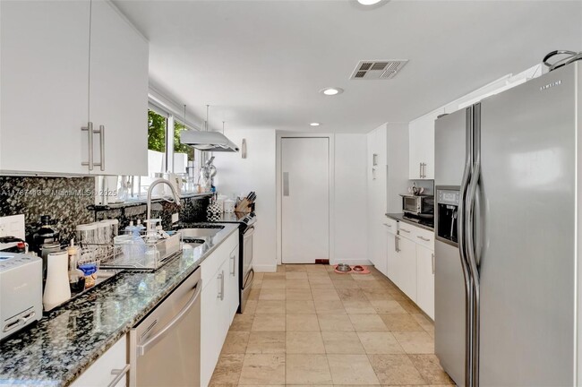 Building Photo - 4410 Brighton Pl