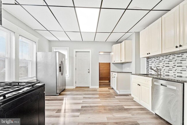 Building Photo - 1945 Cooper St