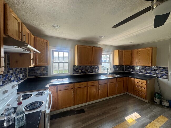 Building Photo - 308 S Range St